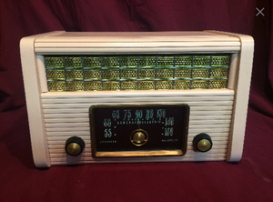 1946 General Electric c-105 tube radio
