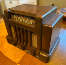 1940 Addison A5 "Courthouse" Antique Tube Radio