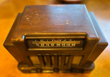1940 Addison A5 "Courthouse" Antique Tube Radio