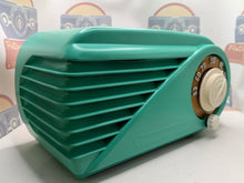 1952 Lifeco L660 Bullet Tube Radio