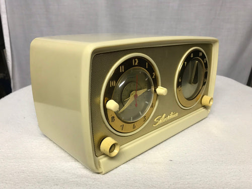 Silvertone retro tube radio