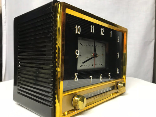 Vintage 1953 Sylvania 593B tube radio