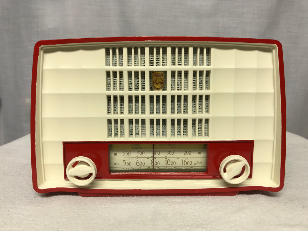 Vintage Phillips p-143-3 Tube Radio 