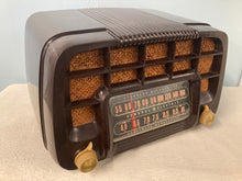 1946 General Electric C-220 Tube Radio