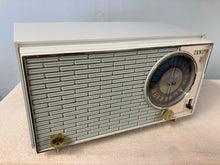 Zenith x316B Vintage AM/FM Tube Radio
