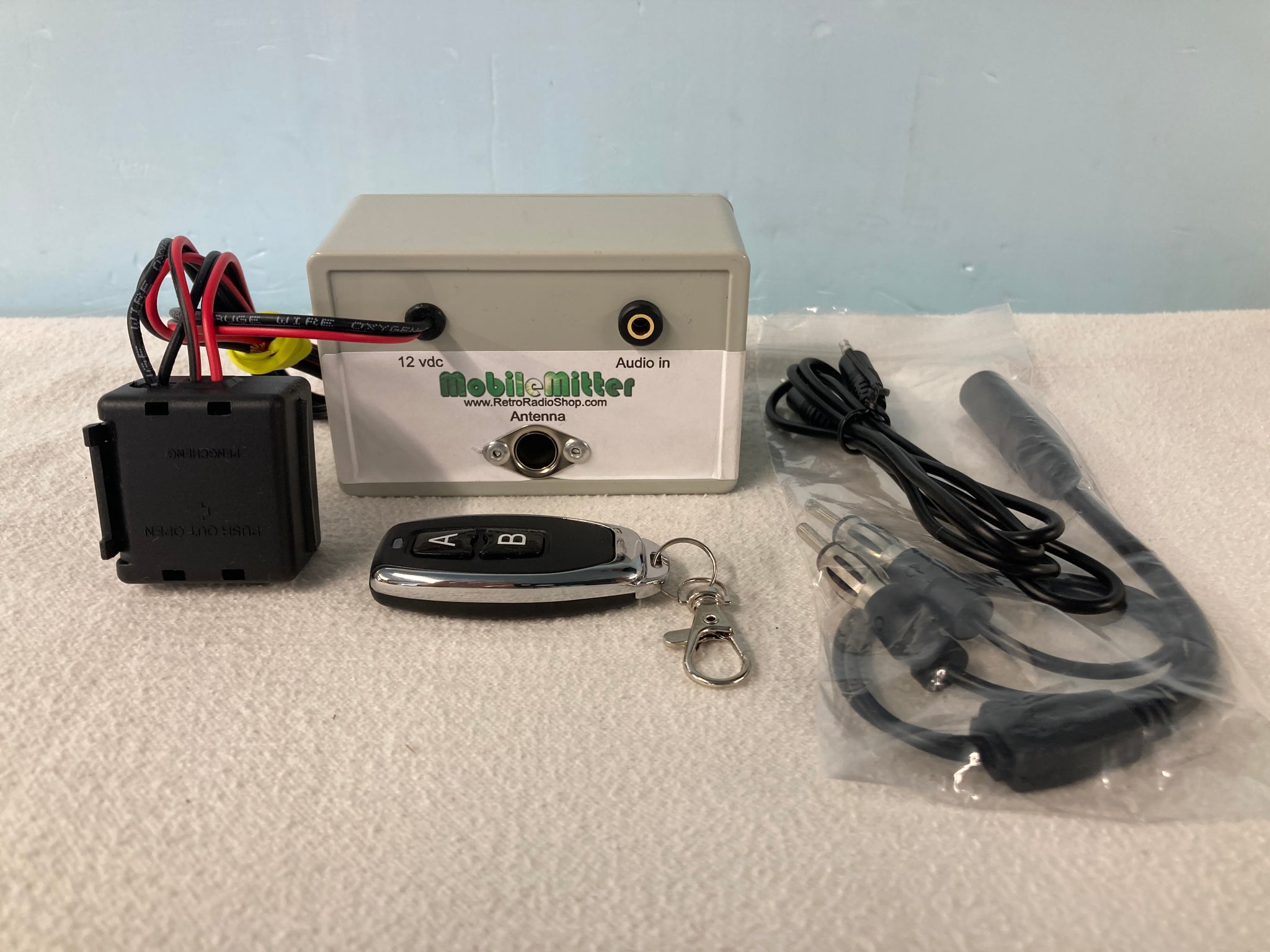 MobileMitter” Car AM Transmitter And Bluetooth/FM Adapter For Retro V, Antique, Retro, Vintage Tube Radios & Bluetooth