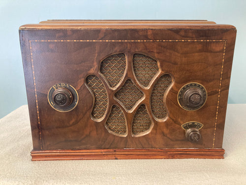 1933 Fada 107 Midget Tube Radio