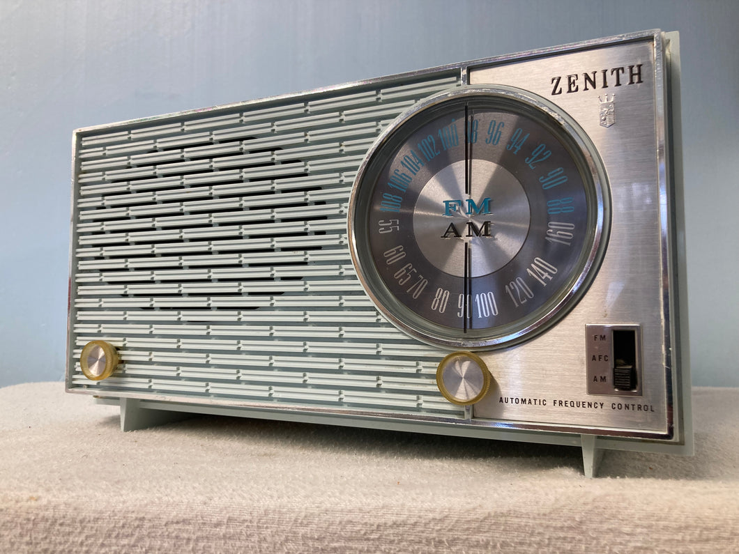 Zenith x316B Vintage AM/FM Tube Radio