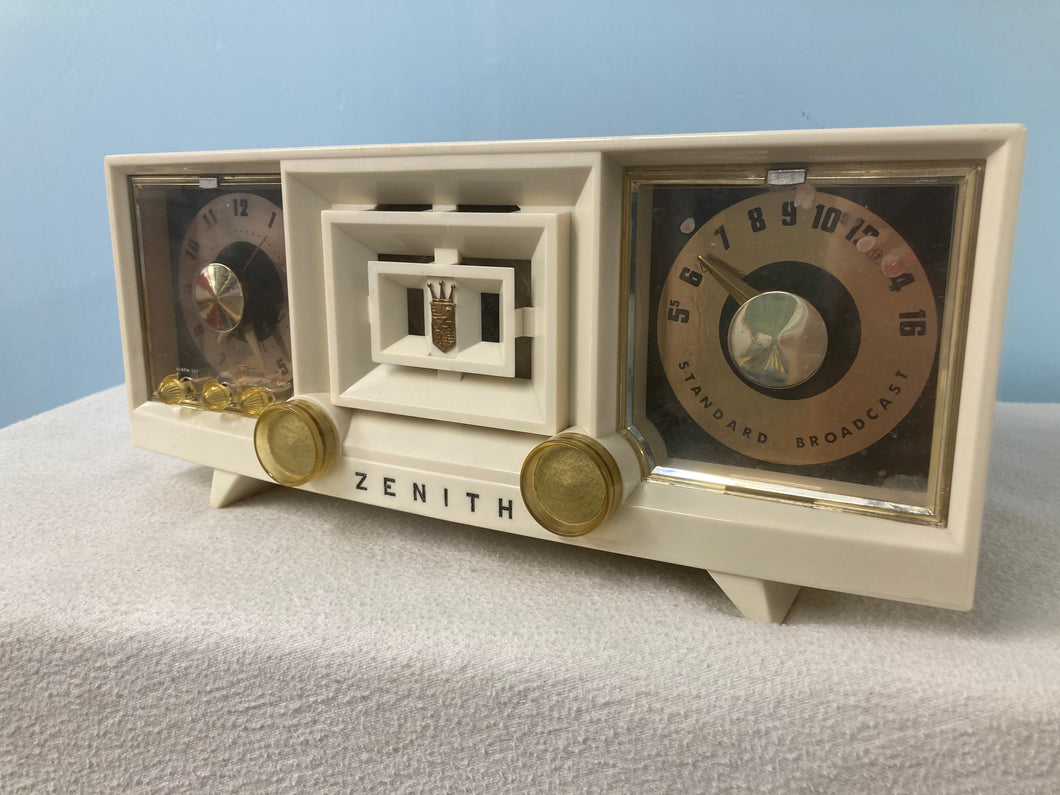 Zenith R-519-W Tube Radio With Bluetooth input.