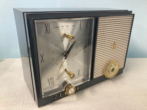 Zenith G515C vintage clock radio