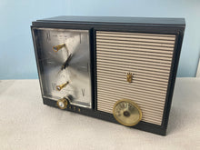 Zenith G515C vintage clock radio