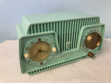 Stewart Warner 9187 Seabreeze Green Tube Radio