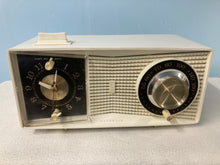 Motorola AC3AH Mid Century Clock Radio