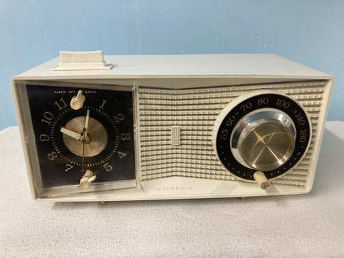 Motorola AC3AH Mid Century Clock Radio