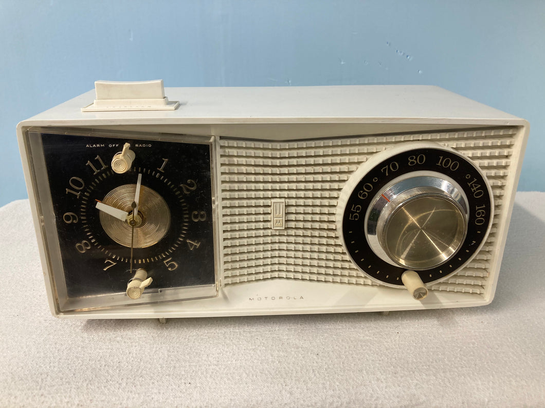 Motorola AC3AH Mid Century Clock Radio