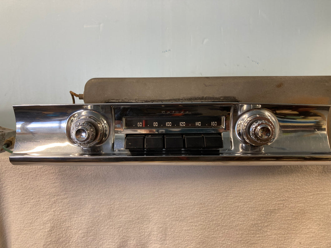1954-55 Oldsmobile Autoradio 543 AM PB radio 12V AM radio with Bluetooth & FM