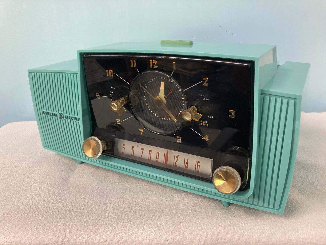 General Electric 914-D Tube Radio With Bluetooth input.