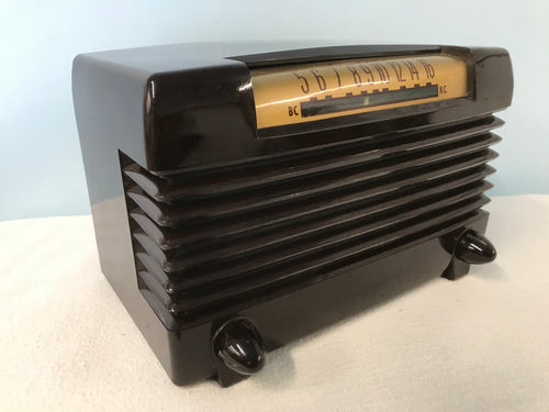 Airline 04BR-1525B Tube Radio With Bluetooth input.