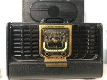 Zenith 8G005YT Portable Tube Radio