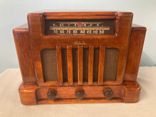 1940 Addison “Courthouse” Tube Radio