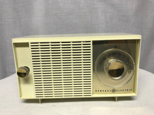 General Electric vintage retro tube radio with iphone or bluetooth Input.