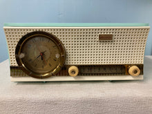 Hallicrafters Model 231 Tube Radio With Bluetooth & FM Options