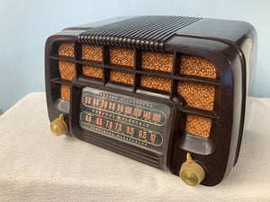 1946 General Electric C-220 Tube Radio