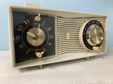 Motorola AC3AH Mid Century Clock Radio