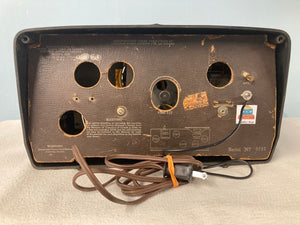 1950 Jewel 5057 “Wakemaster” Clock Radio