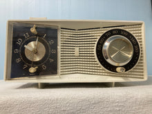 Motorola AC3AH Mid Century Clock Radio