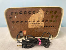 1959 Hallicrafters HT201 Tube Radio