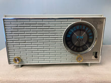 Zenith x316B Vintage AM/FM Tube Radio